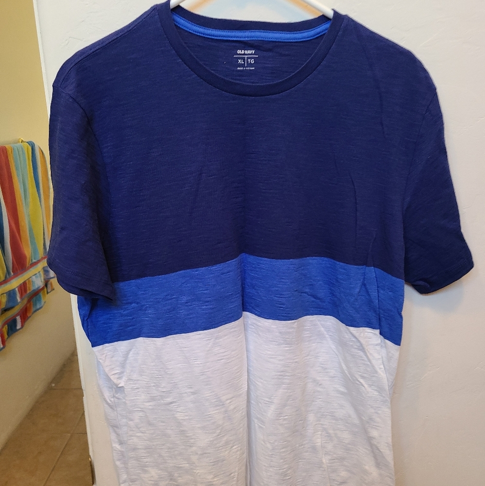 Old Navy Colorblock Tee. NWT. XL.